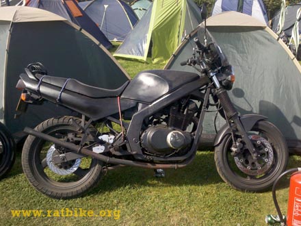 black suzuki 500 gs