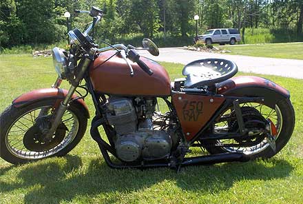 side view of honda cb750