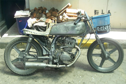 side view of honda cb100