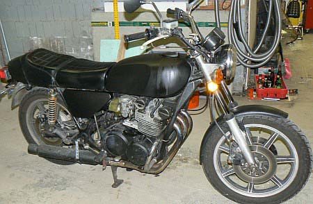 Matt black Yamaha XS 750 triple