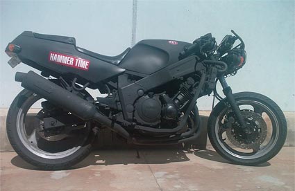 Matt Black Yamaha FZR600