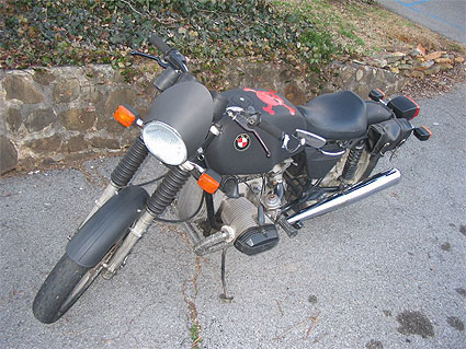 flat black BMW r100 motor cycle